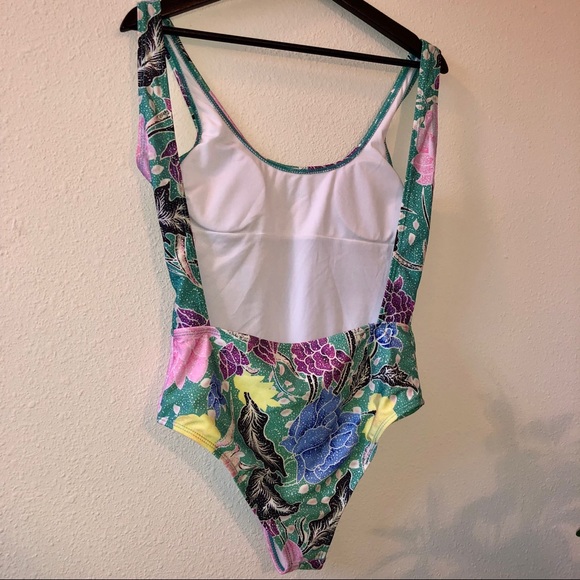 Vintage Style Floral One-piece Swimsuit - Picture 2 of 4